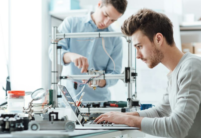 Engineering students working in the lab